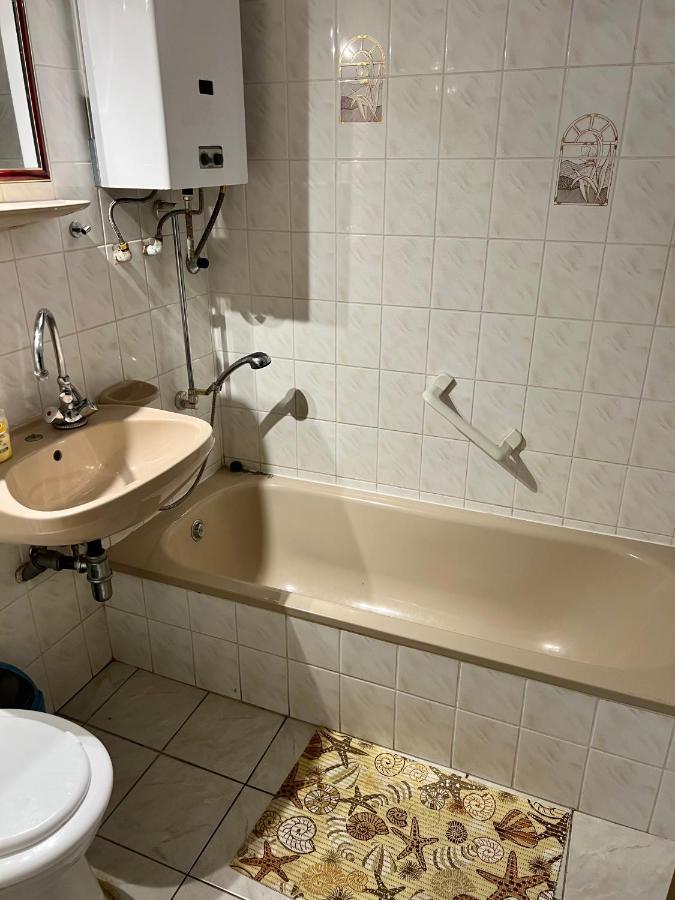 Orosz Apartmanhaz ギュラ エクステリア 写真