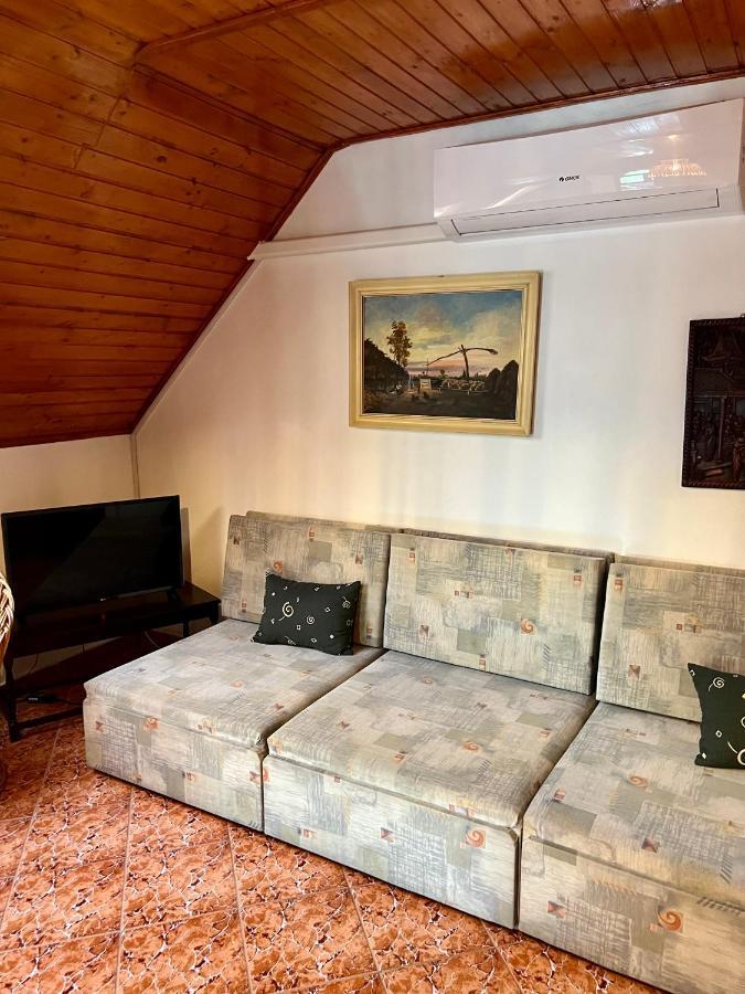 Orosz Apartmanhaz ギュラ エクステリア 写真